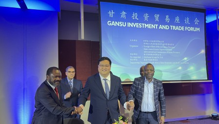 在甘肃省委书记、省人大常委会主任胡昌升见证下，，，，，，，，jxf体育节水集团在南非约翰内斯堡与东南非农业合作联盟、南非灌溉发展局、中国进出口银行甘肃分行等多家机构签署合作和谈。。。。。。。。
